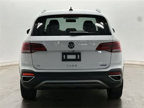 Certified 2022 Volkswagen Taos SE image 5