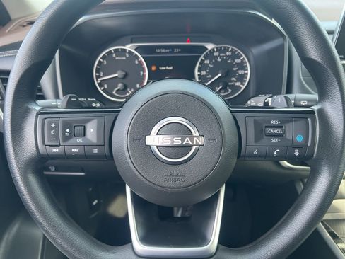 Used 2023 Nissan Rogue SV image 59