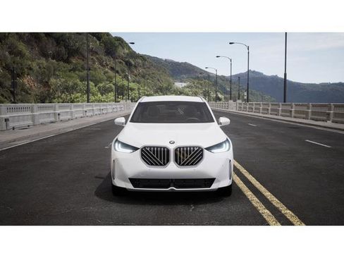 Used 2026 BMW X3 xDrive30 w/ Convenience Package AWD/4WD image 3