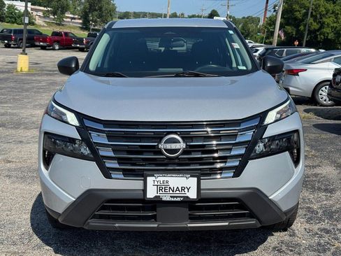 Used 2024 Nissan Rogue S AWD/4WD image 11