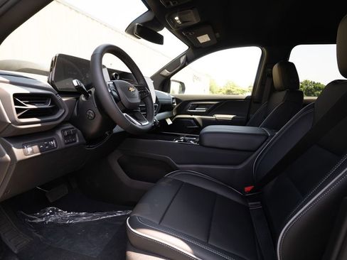 New 2025 Chevrolet Silverado EV LT image 11