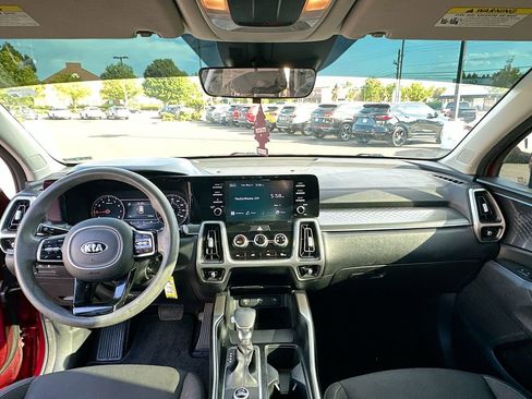 Used 2021 Kia Sorento LX FWD image 3