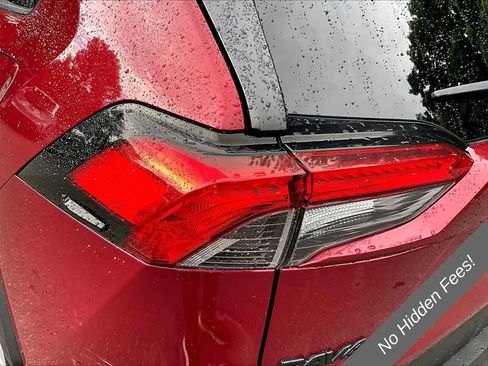 Used 2020 Toyota RAV4 LE w/ All Weather Liner Package AWD/4WD image 19