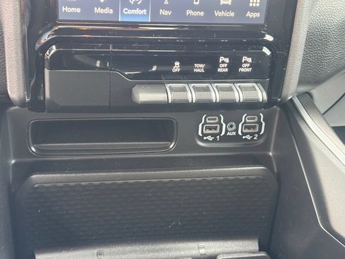 Used 2024 RAM 1500 Big Horn AWD/4WD image 20
