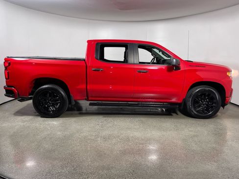 Used 2022 Chevrolet Silverado 1500 Custom w/ LPO, Blackout Package RWD image 2