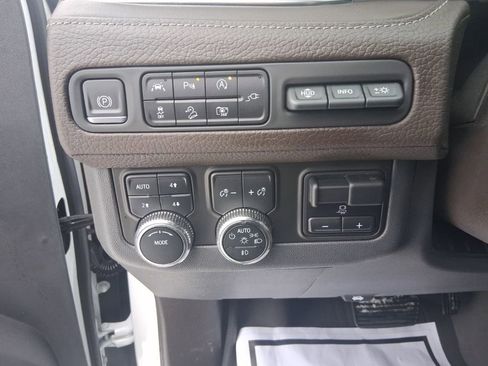 Used 2022 GMC Yukon Denali w/ Advanced Technology Package image 28