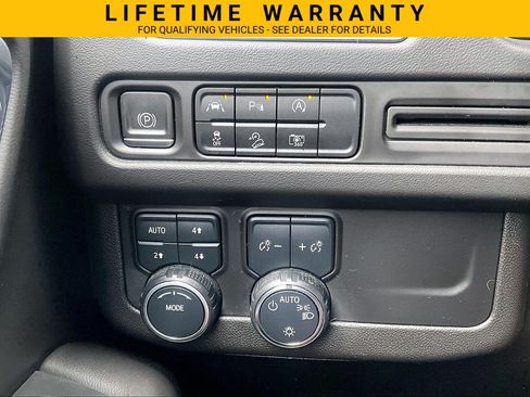 Used 2023 Chevrolet Tahoe Z71 w/ Luxury Package AWD/4WD image 28