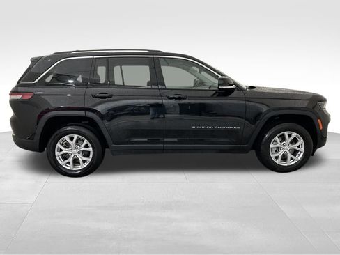 Used 2024 Jeep Grand Cherokee Limited image 7