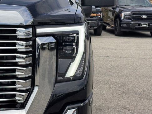 Used 2025 GMC Sierra 3500 Denali w/ Denali Reserve Package AWD/4WD image 8