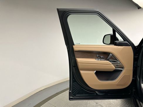 New 2026 Land Rover Range Rover Long Wheelbase SE image 17