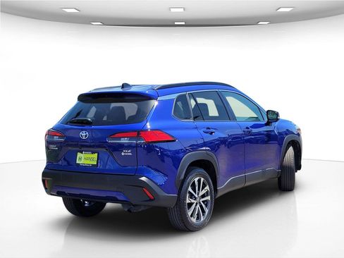 Used 2025 Toyota Corolla Cross XLE FWD image 7