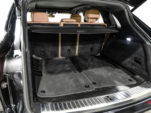 Used 2019 Porsche Cayenne Sport Utility 4D image 57