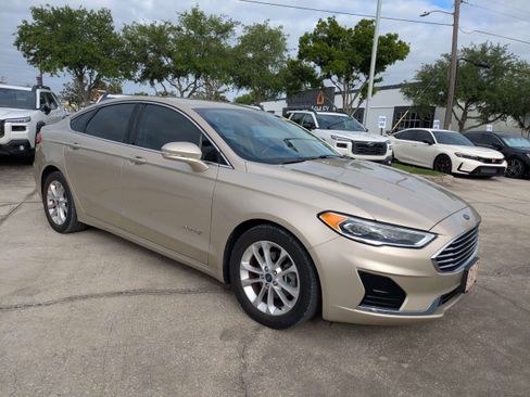 Used 2019 Ford Fusion SEL image 1