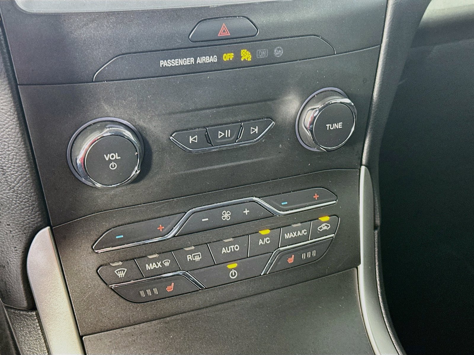 Used 2020 Ford Edge SEL FWD image 15
