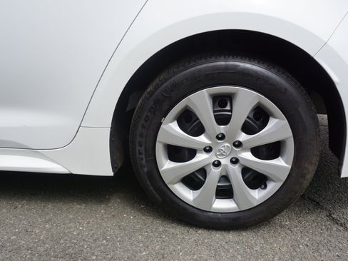 Used 2023 Toyota Corolla LE image 6