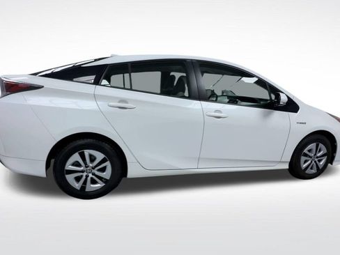 Used 2017 Toyota Prius Four FWD image 8