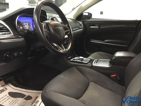 Used 2018 Chrysler 300 Touring w/ Sport Appearance Package image 22