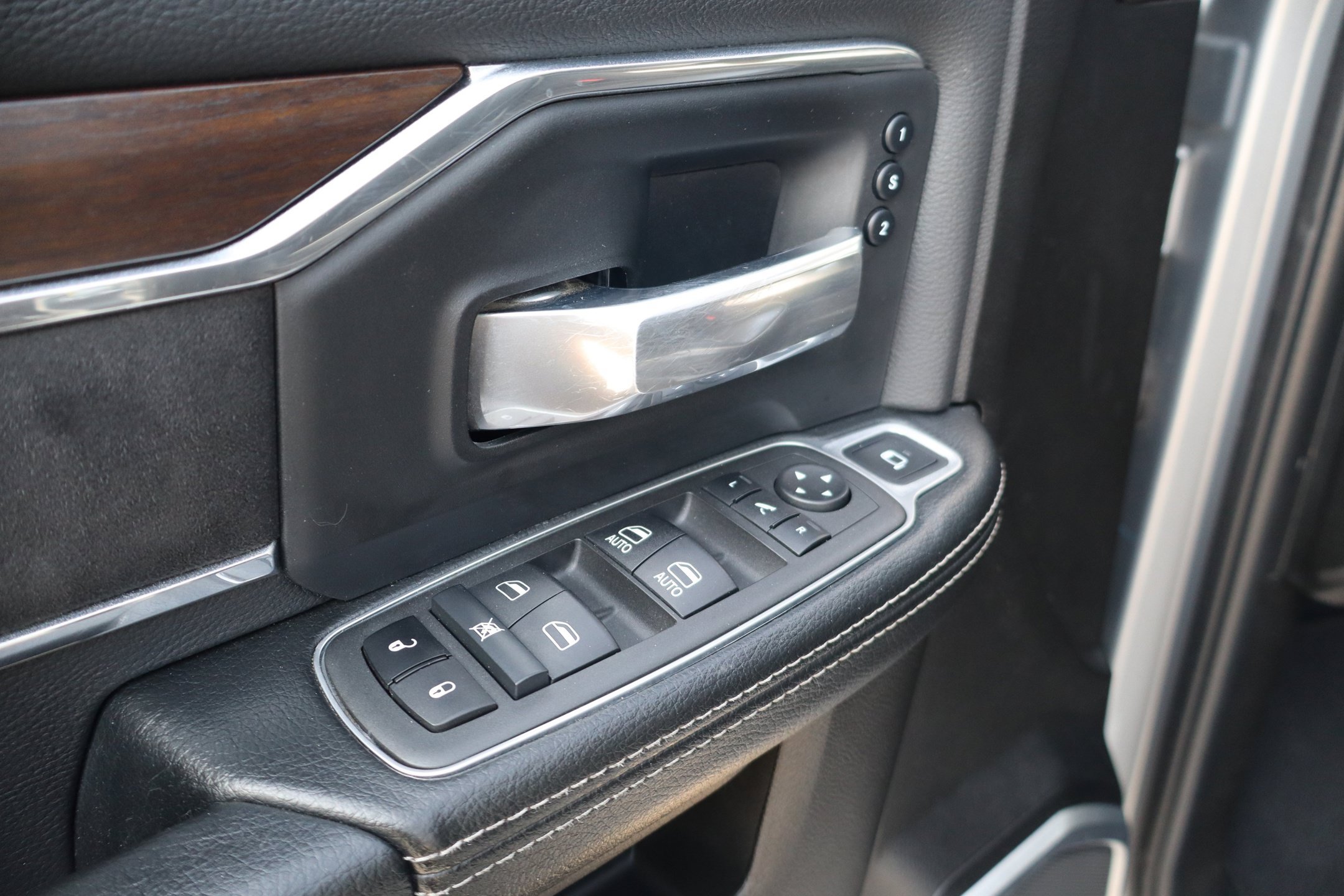 Used 2022 RAM 3500 Laramie AWD/4WD image 14