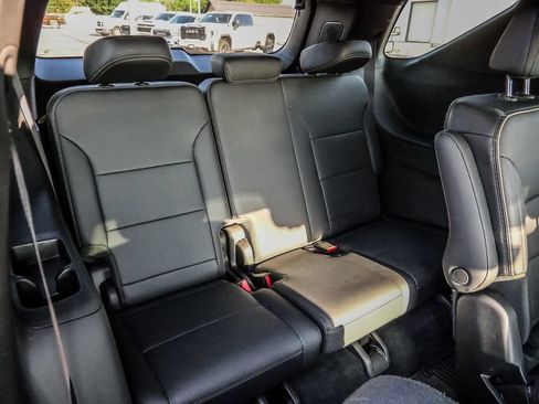 Used 2025 Chevrolet Traverse High Country w/ LPO, Floor Liner Package FWD image 21