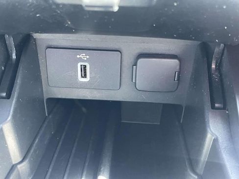 Used 2018 Ford Explorer XLT w/ Equipment Group 202A FWD image 21