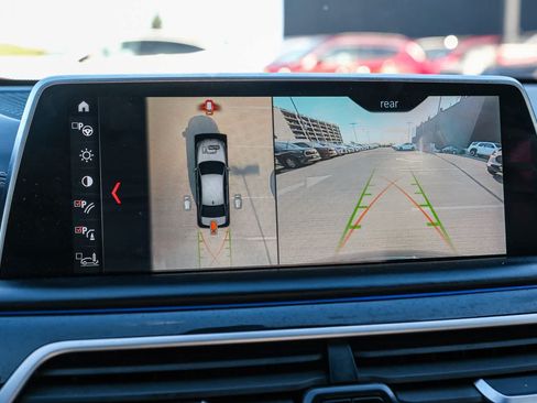 Used 2018 BMW 750i xDrive AWD/4WD image 26