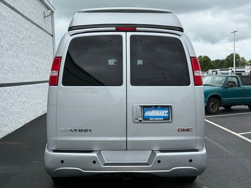 Used 2023 GMC Savana 2500 image 4
