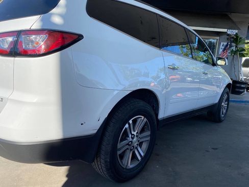 Used 2017 Chevrolet Traverse LT FWD image 8