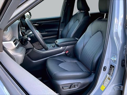 Used 2025 Toyota Highlander XSE AWD/4WD image 8