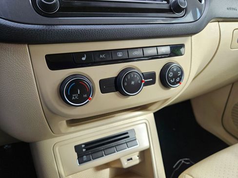 Used 2017 Volkswagen Tiguan S image 21