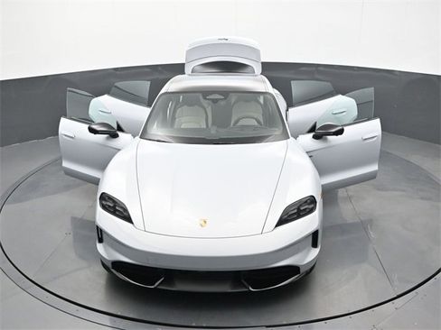 New 2026 Porsche Taycan image 33