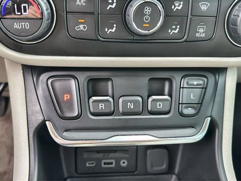 Used 2020 GMC Terrain Denali w/ Denali Premium Package FWD image 15