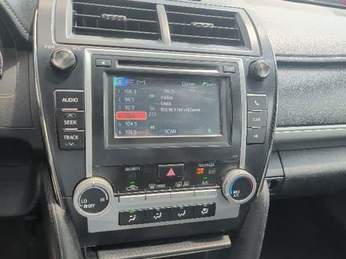Used 2014 Toyota Camry SE FWD image 2