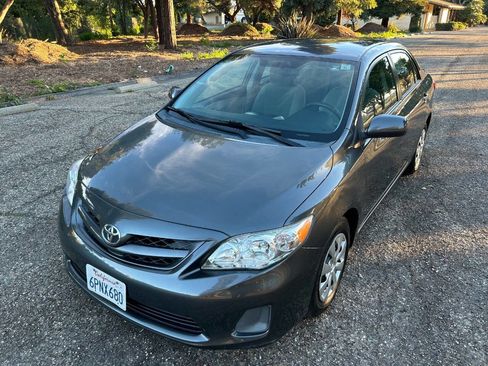 Used 2011 Toyota Corolla LE image 3