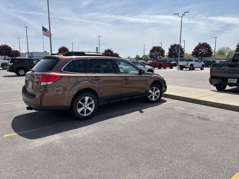 Used 2013 Subaru Outback 2.5i Limited AWD/4WD image 5