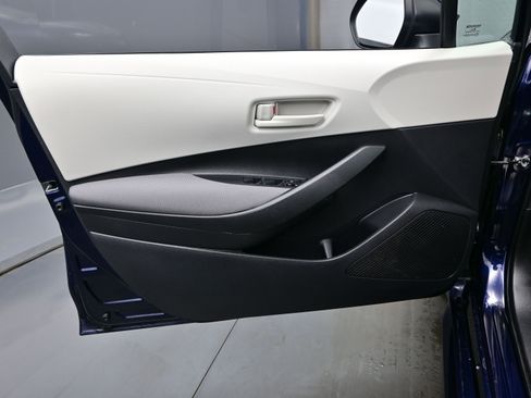 Used 2022 Toyota Corolla LE image 9