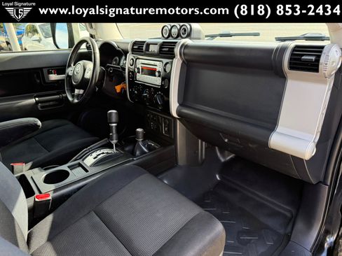 Used 2014 Toyota FJ Cruiser 4WD w/ Upgrade Package image 31