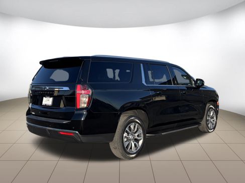 Used 2024 Chevrolet Suburban LT w/ LT Signature Plus Package AWD/4WD image 7
