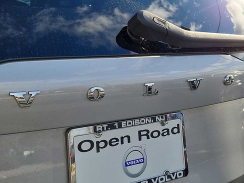 Certified 2024 Volvo XC90 T8 Plus image 28