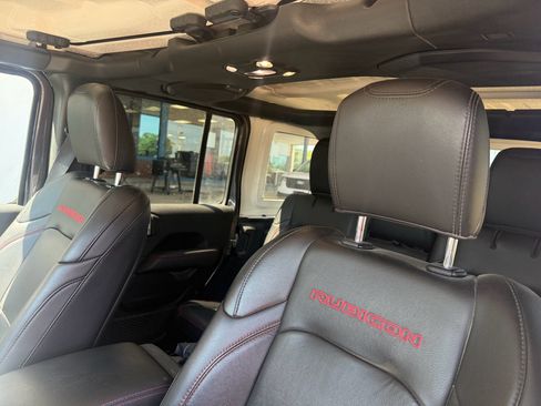 Used 2022 Jeep Wrangler Unlimited Rubicon w/ Cold Weather Group AWD/4WD image 11