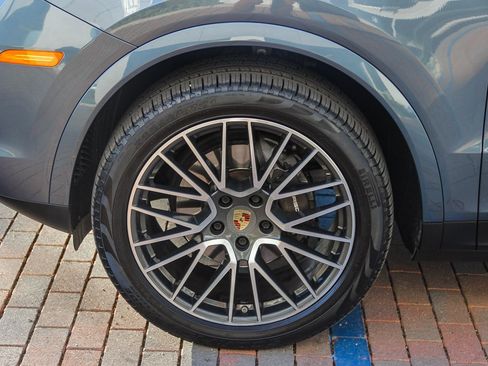 Used 2019 Porsche Cayenne image 4