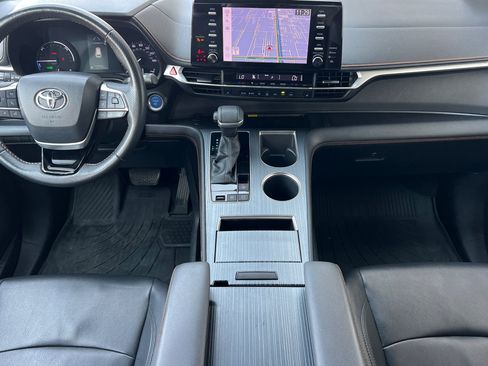 Certified 2022 Toyota Sienna XSE w/ XSE Plus Package AWD/4WD image 12