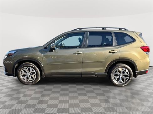 Used 2023 Subaru Forester Premium image 4