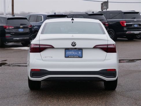 Certified 2024 Volkswagen Jetta Sport image 6
