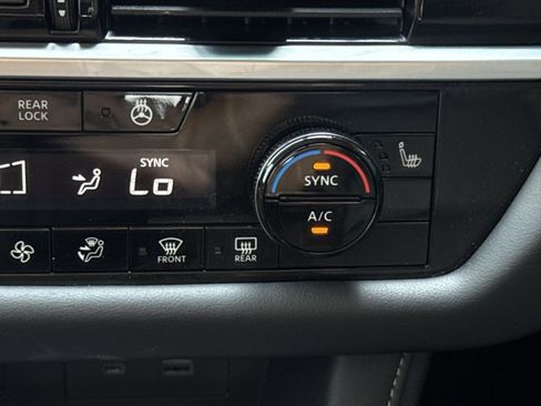 Used 2025 Nissan Pathfinder SL w/ SL Premium Package FWD image 23
