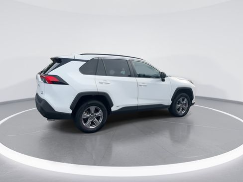 Used 2022 Toyota RAV4 LE image 9