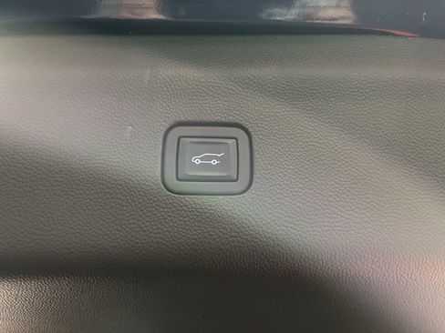 Certified 2023 Buick Enclave Premium w/ Experience Buick Package AWD/4WD image 17