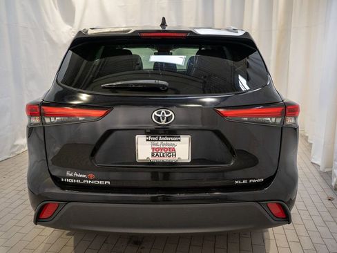 Certified 2023 Toyota Highlander XLE image 5
