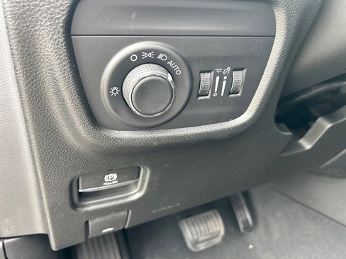 New 2025 Jeep Grand Cherokee Laredo image 11