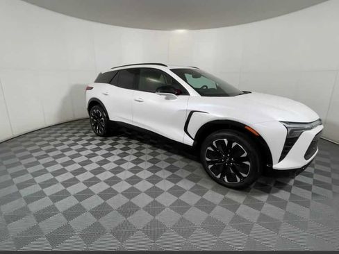 New 2025 Chevrolet Blazer EV RS image 4