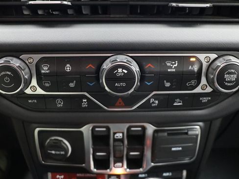 Used 2024 Jeep Gladiator Mojave w/ Dual Top Group AWD/4WD image 26